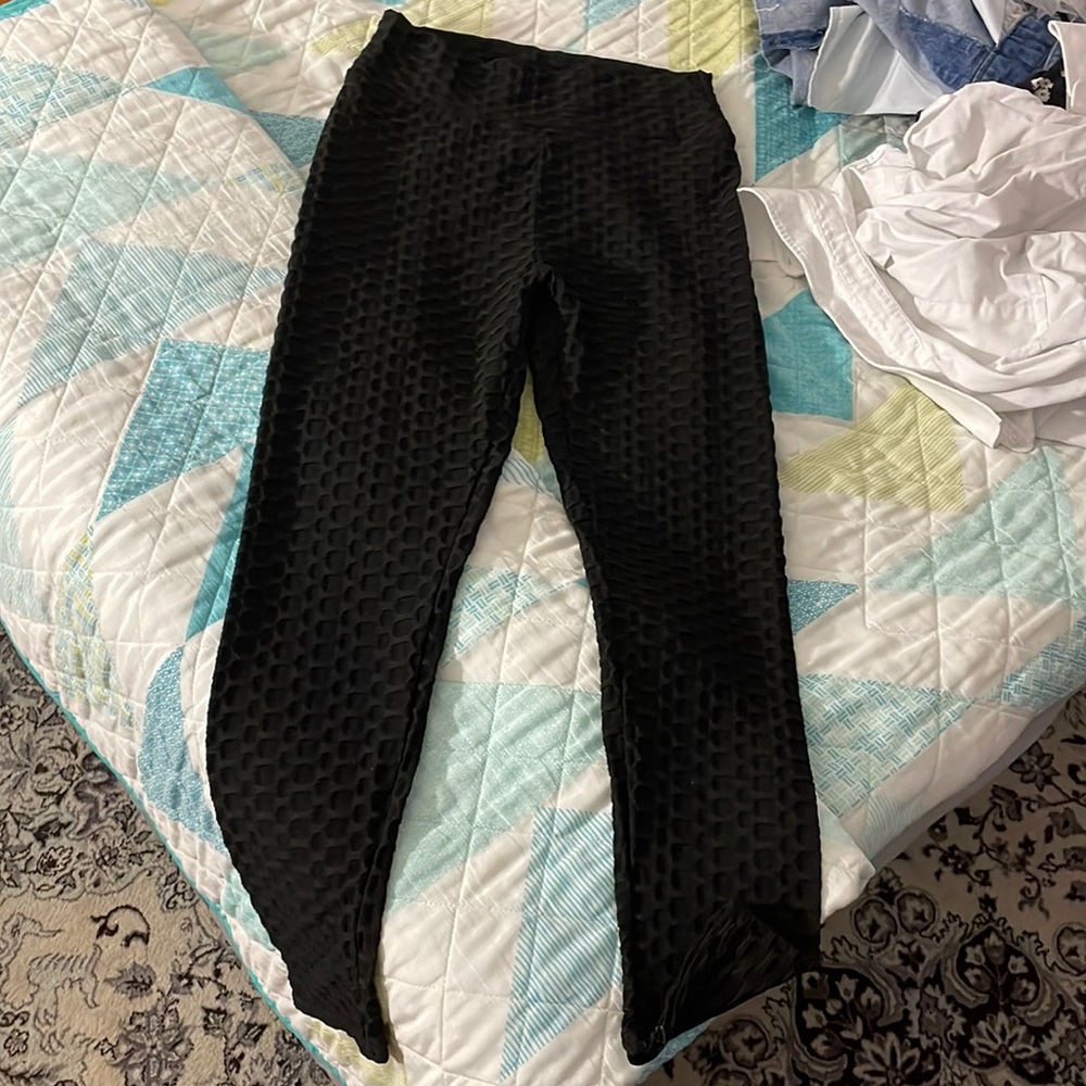 Textured black leggings